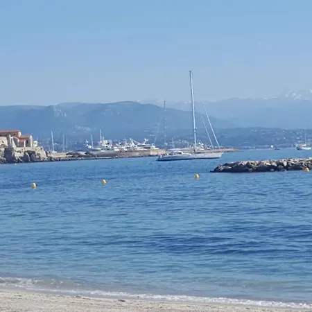 Casa de Férias Magnifique De La Garoupe Au Cap D'antibes à 300m Des Plages Antibes