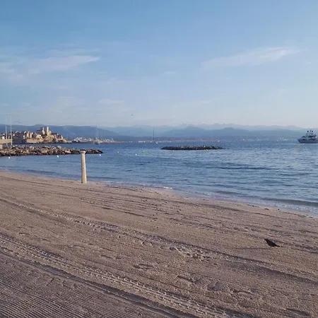Casa de Férias Magnifique De La Garoupe Au Cap D'antibes à 300m Des Plages Antibes