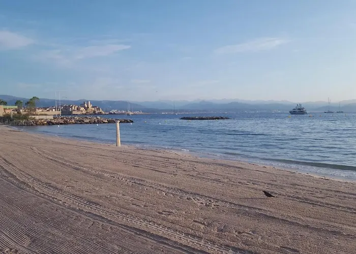 Casa de Férias Magnifique De La Garoupe Au Cap D'antibes à 300m Des Plages Antibes